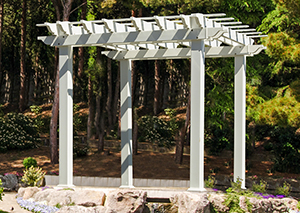 vinyl traditional pergola from Pine Creek Structures